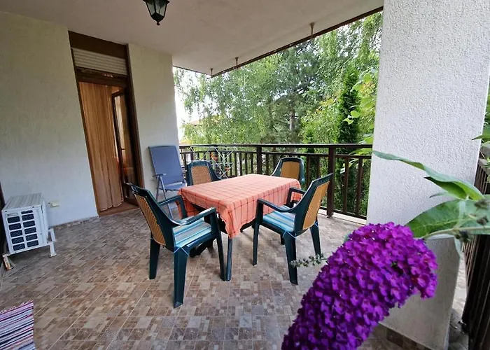 Marina Trio 公寓 *