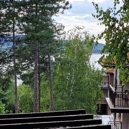 Marina Trio アパート